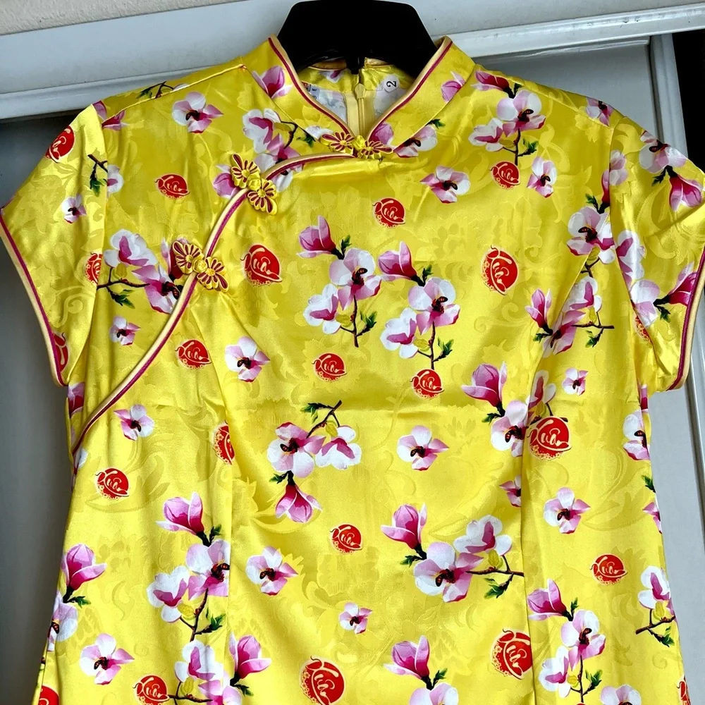 Sexy vibrant yellow Chinese dress - Picture 6 of 9